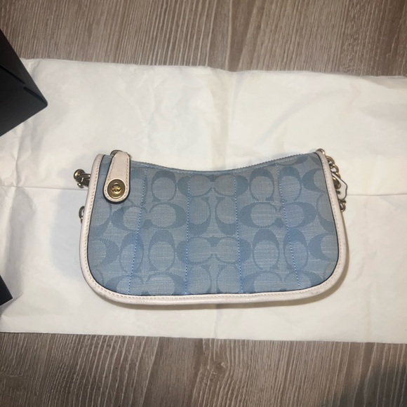 Coach purse in good condition - Picture 2 of 5
